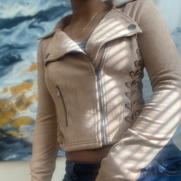 Suede Crop Vest - Picture 5 of 5